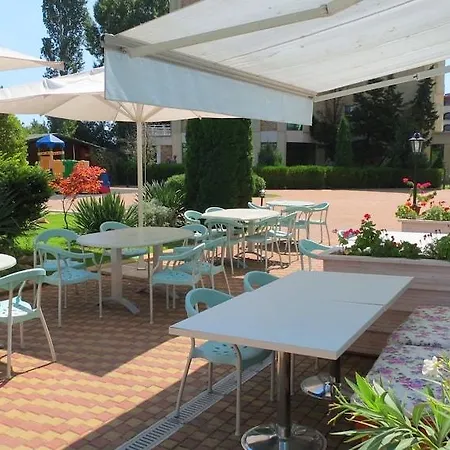Sirena Hotel 3* ساني بيتش